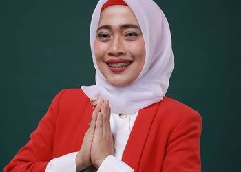 Tia dipecat PDIP (2)