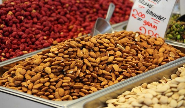 kacang almond diabetes