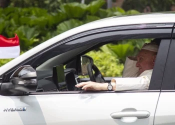 paus fransiskus mobil