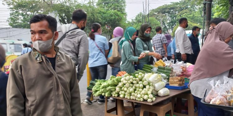 pedagang pasar atas