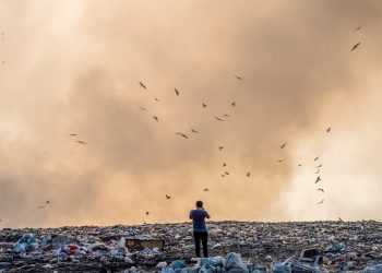 Limbah sampah plastik