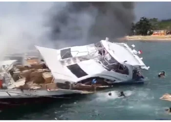 speedboat terbakar