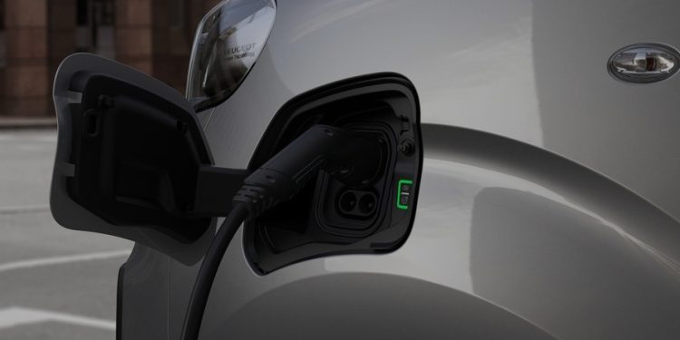 Baterai mobil listrik bocor