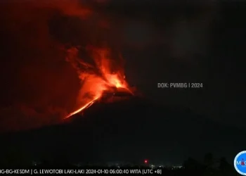 gunung lewatobi meletus (2)