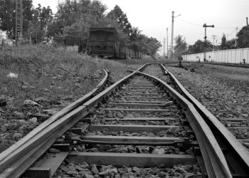 tertabrak kereta api