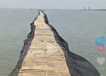 pagar batas laut komeng