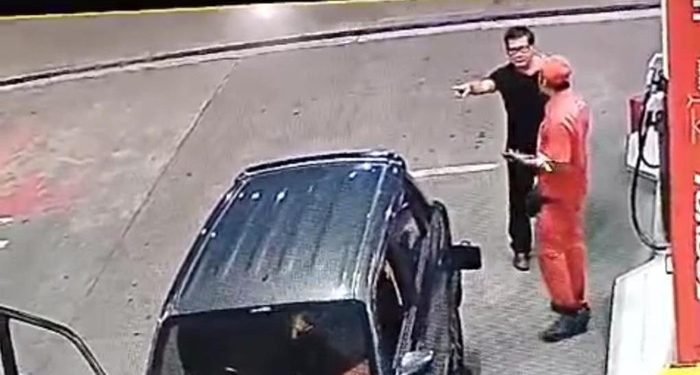 Petugas SPBU Ditodong pistol