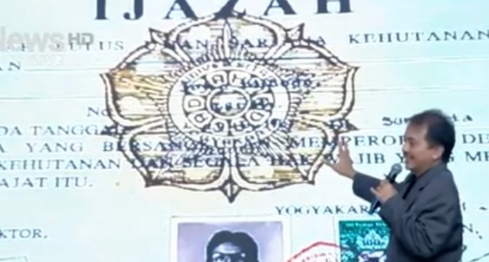 Ijazah Jokowi palsu Roy Suryo